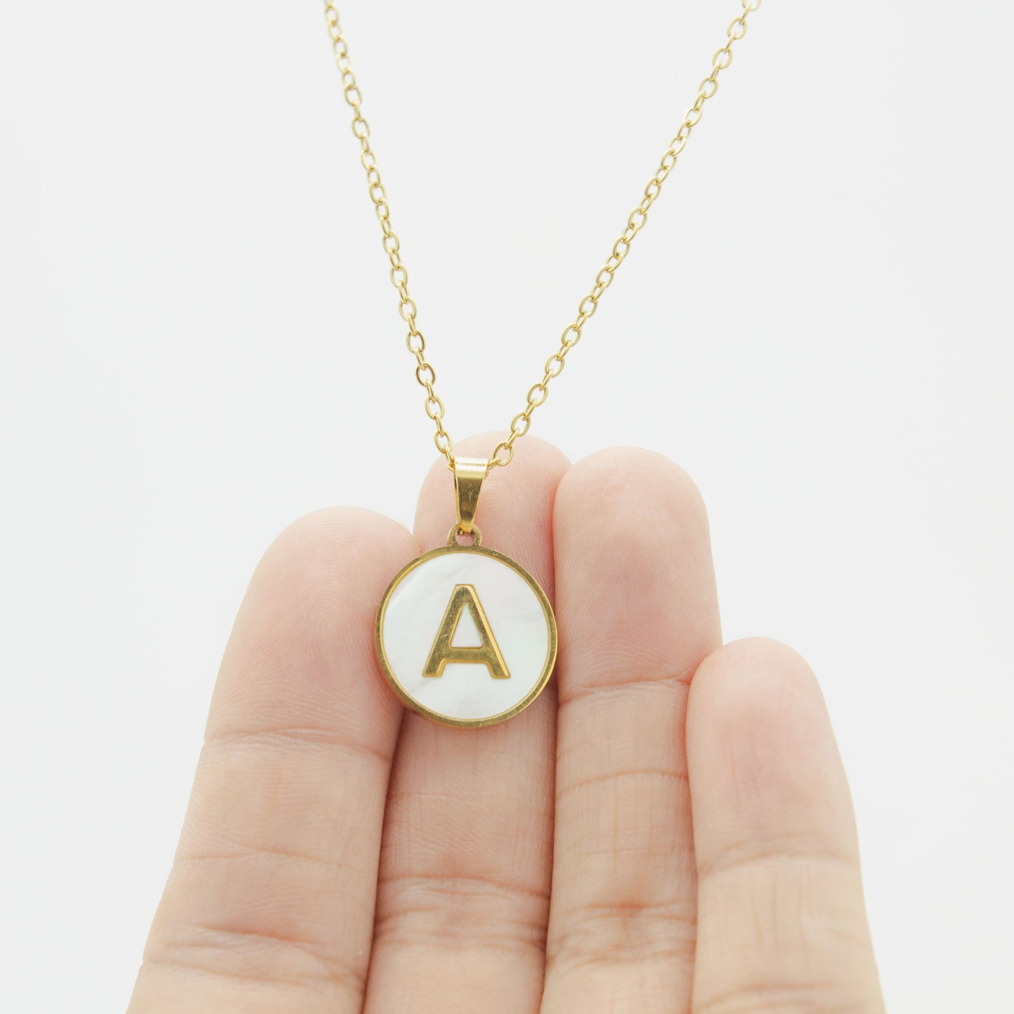 Collar de Inicial con Madre Perla Acero