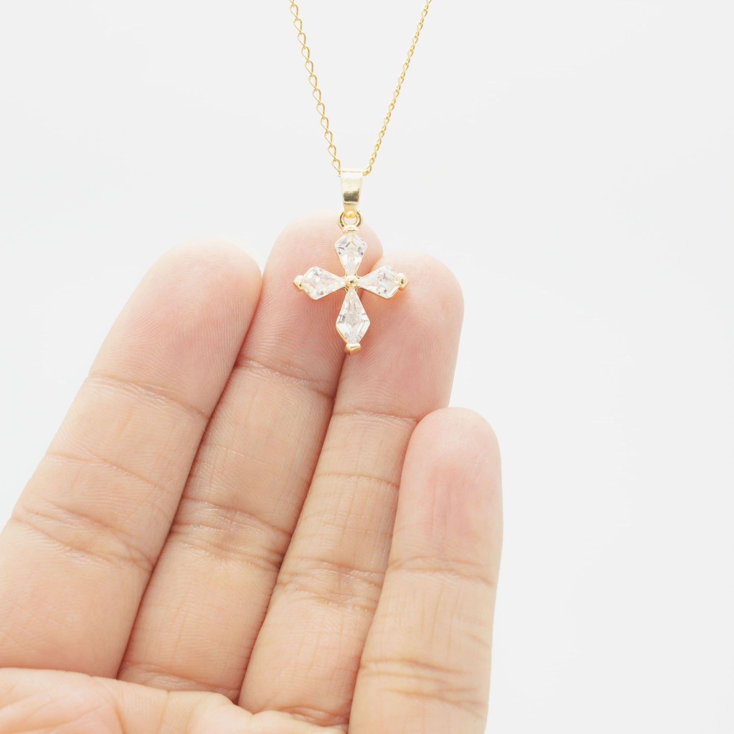 Collar de Cruz con Zirconia Chapa