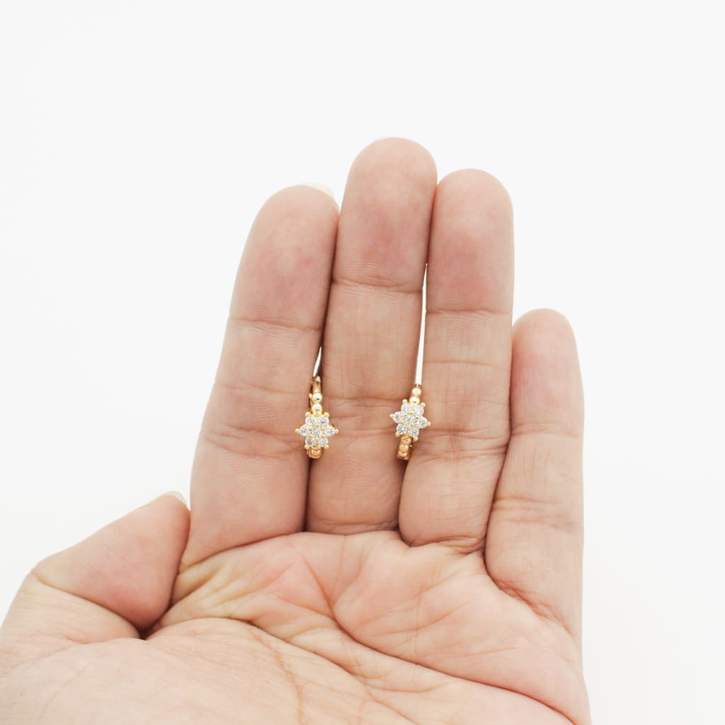 Huggies de Flor con Zirconia Chapa