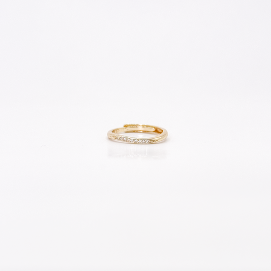 Anillo argolla dorado de chapa de oro con fila de zirconias