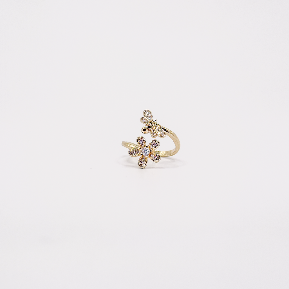 Anillo dorado de chapa de oro con diseño de flor y abeja con zirconias