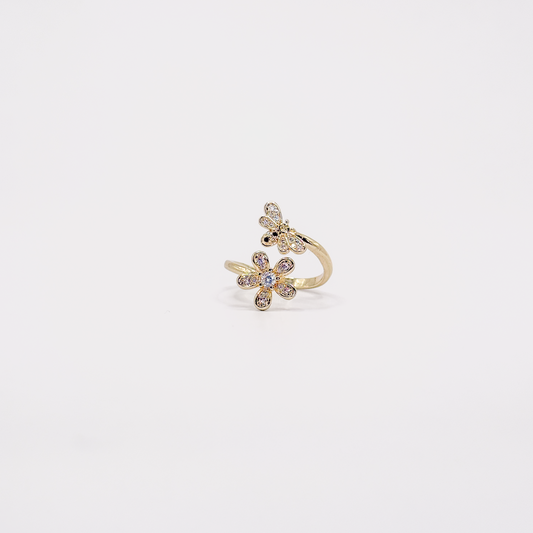 Anillo dorado de chapa de oro con diseño de flor y abeja con zirconias