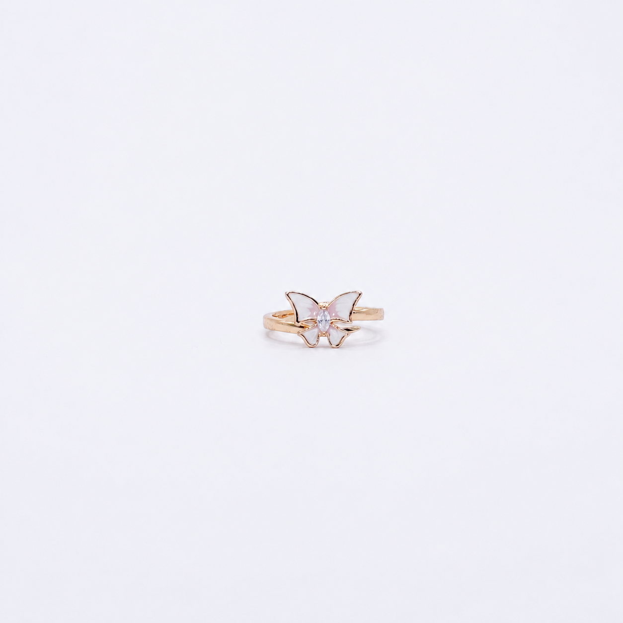 Anillo dorado de chapa de oro con mariposa esmaltada rosa y zirconia