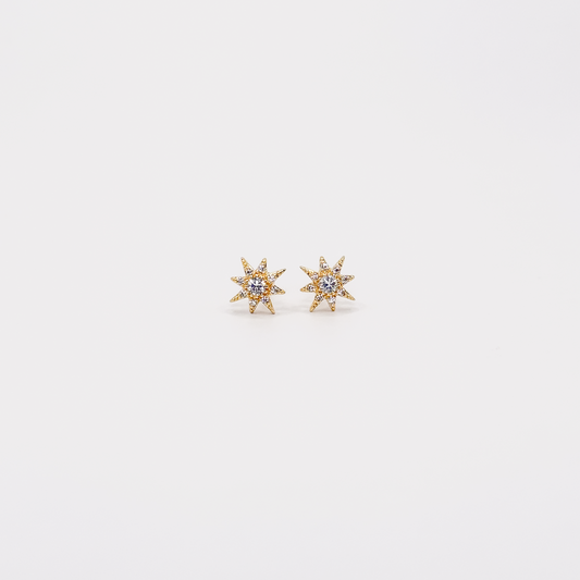 Broqueles dorados con diseño de Estrella del Norte y zirconias