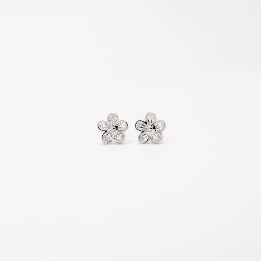 Broqueles plateados de flor con zirconias