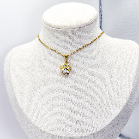 Collar dorado con dije de huella y zirconias